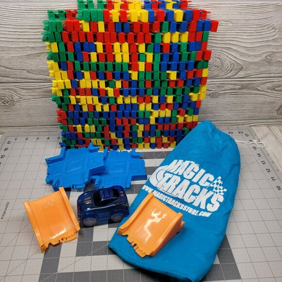 Magic Tracks 16 ft Building Set‎ With Blue Car Tracks Accessories Bag Green Red - Picture 1 of 15